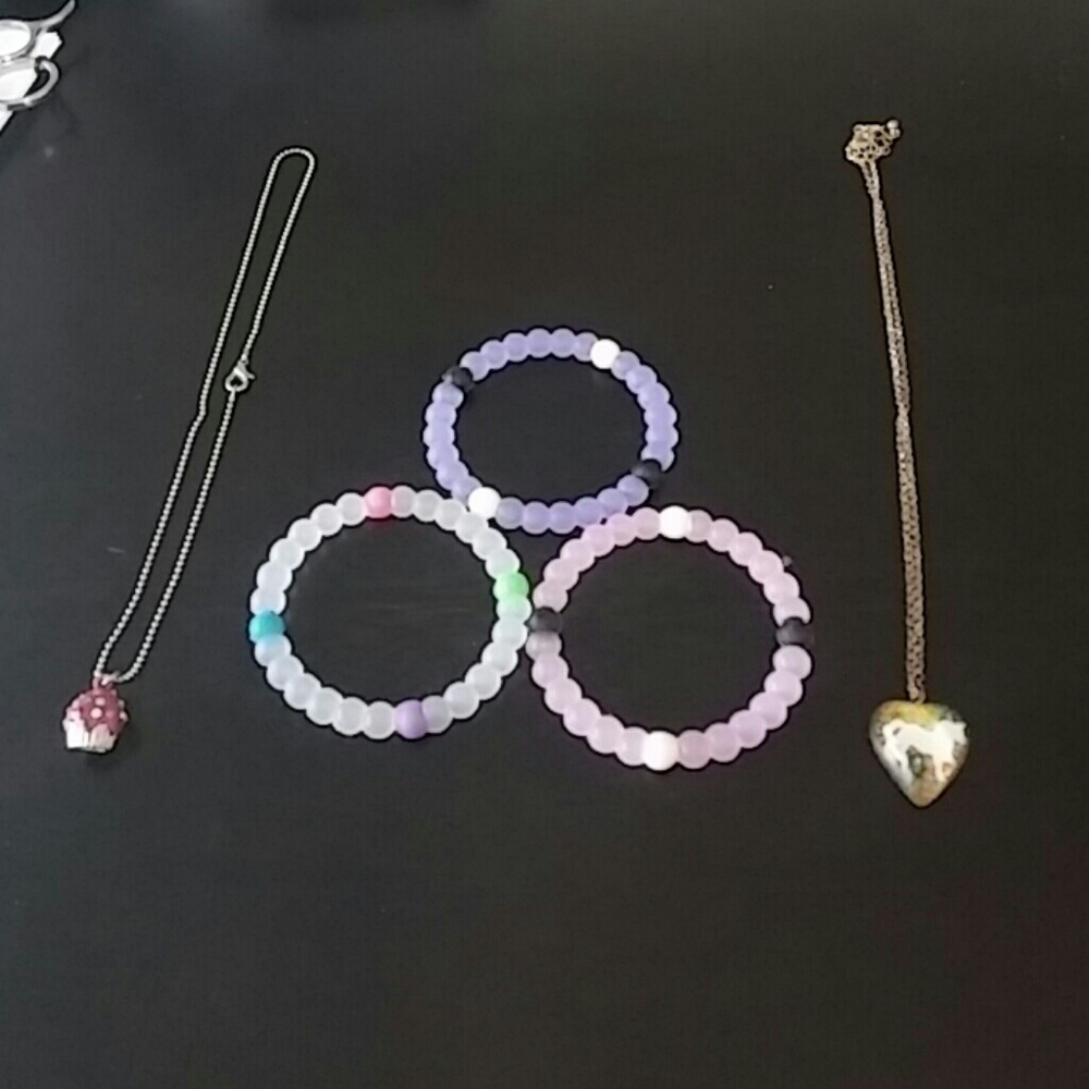 3 rubber bead braclet, and 2 necklaces